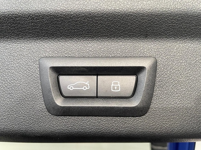 BMW X2 sDrive18d color Azul. Año 2025. 110KW(150CV). Diésel. En concesionario ALBAMOCION CIUDAD REAL  de Ciudad Real