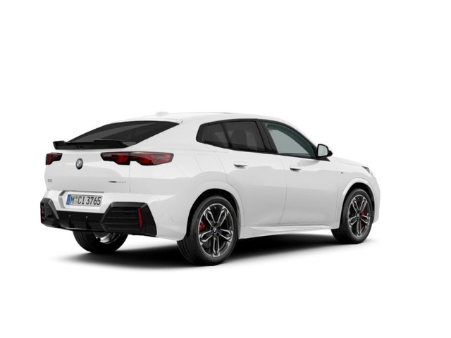 BMW X2 sDrive20d color Blanco. Año 2025. 120KW(163CV). Diésel. En concesionario ALBAMOCION CIUDAD REAL  de Ciudad Real