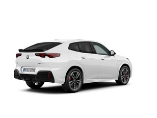 Fotos de BMW X2 sDrive20d color Blanco. Año 2025. 120KW(163CV). Diésel. En concesionario ALBAMOCION CIUDAD REAL  de Ciudad Real
