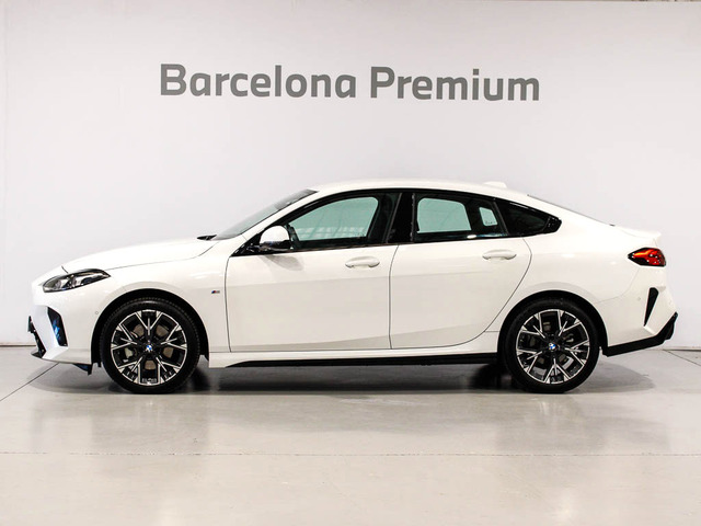 BMW Serie 2 218d Gran Coupe color Blanco. Año 2025. 110KW(150CV). Diésel. En concesionario Barcelona Premium -- GRAN VIA de Barcelona