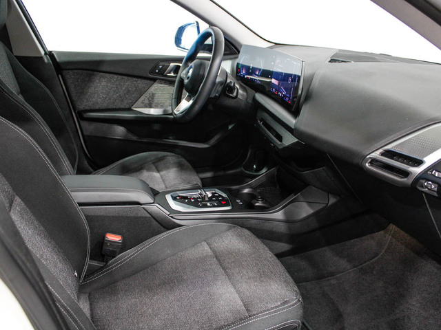 BMW Serie 2 218d Gran Coupe color Blanco. Año 2025. 110KW(150CV). Diésel. En concesionario Barcelona Premium -- GRAN VIA de Barcelona