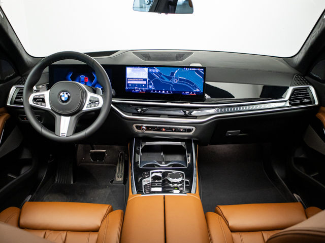 BMW X7 xDrive40d color Negro. Año 2025. 259KW(352CV). Diésel. En concesionario BMW Fuenteolid Valladolid de Valladolid