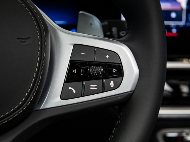 BMW X7 xDrive40d color Negro. Año 2025. 259KW(352CV). Diésel. En concesionario BMW Fuenteolid Valladolid de Valladolid