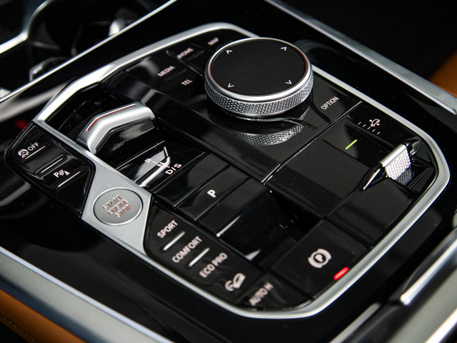 BMW X7 xDrive40d color Negro. Año 2025. 259KW(352CV). Diésel. En concesionario BMW Fuenteolid Valladolid de Valladolid