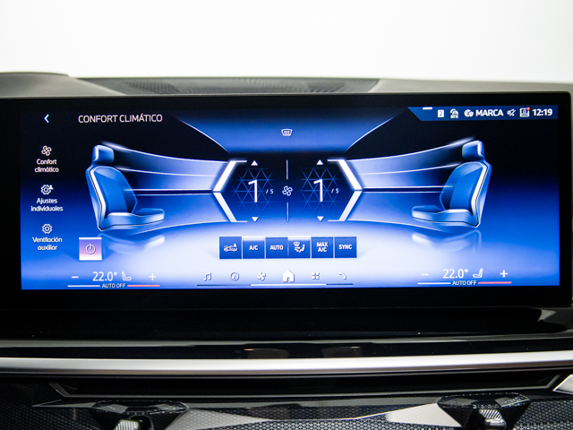 BMW X7 xDrive40d color Negro. Año 2025. 259KW(352CV). Diésel. En concesionario BMW Fuenteolid Valladolid de Valladolid