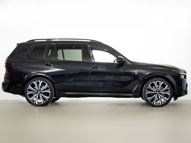 BMW X7 xDrive40d color Negro. Año 2025. 259KW(352CV). Diésel. En concesionario BMW Fuenteolid Valladolid de Valladolid