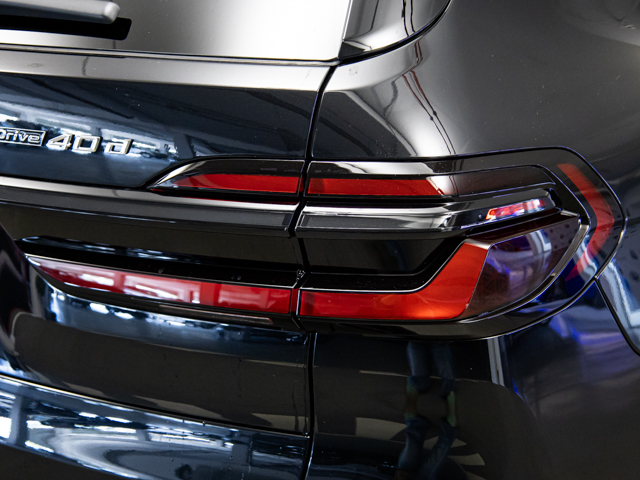 BMW X7 xDrive40d color Negro. Año 2025. 259KW(352CV). Diésel. En concesionario BMW Fuenteolid Valladolid de Valladolid