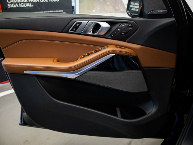 BMW X7 xDrive40d color Negro. Año 2025. 259KW(352CV). Diésel. En concesionario BMW Fuenteolid Valladolid de Valladolid