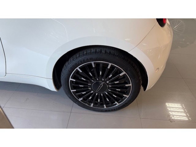 Fiat 500 Electrico Monotrim 320km 87 kW (118 CV)