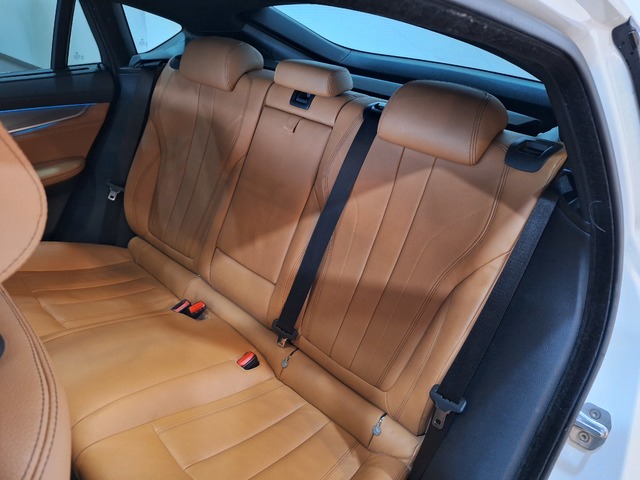 BMW X6 xDrive30d color Blanco. Año 2019. 190KW(258CV). Diésel. En concesionario Tormes Motor de Salamanca