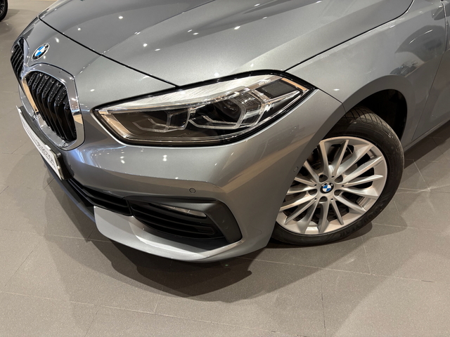BMW Serie 1 118d color Gris. Año 2024. 110KW(150CV). Diésel. En concesionario Automotor Costa, S.L.U. de Almería