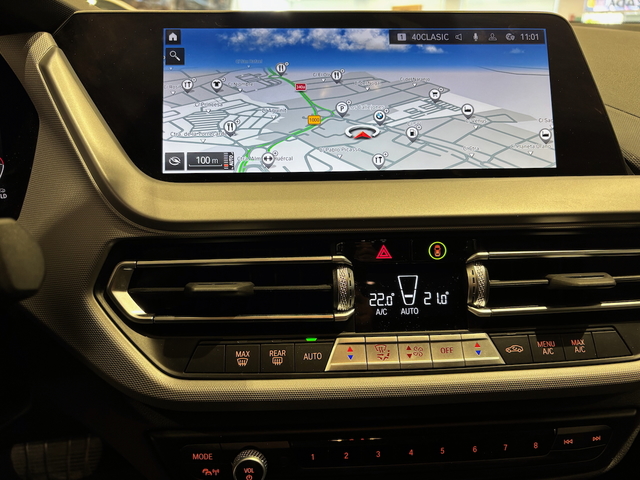 BMW Serie 1 118d color Gris. Año 2024. 110KW(150CV). Diésel. En concesionario Automotor Costa, S.L.U. de Almería