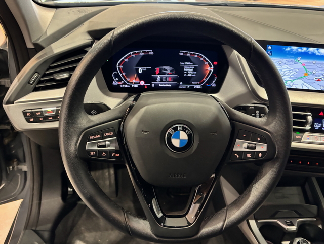 BMW Serie 1 118d color Gris. Año 2024. 110KW(150CV). Diésel. En concesionario Automotor Costa, S.L.U. de Almería