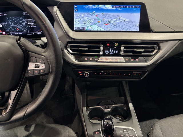 BMW Serie 1 118d color Gris. Año 2024. 110KW(150CV). Diésel. En concesionario Automotor Costa, S.L.U. de Almería