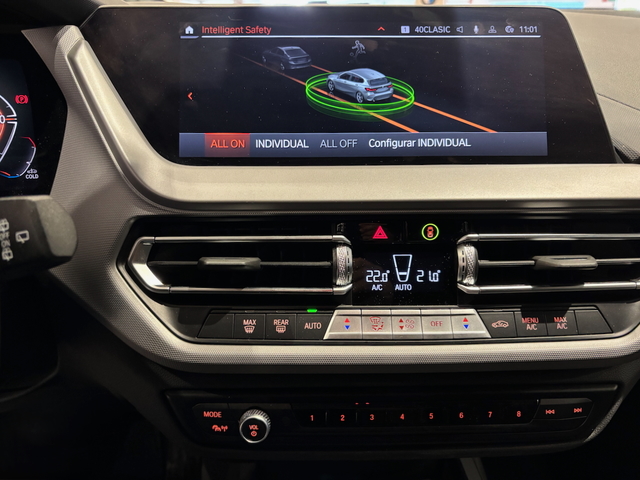 BMW Serie 1 118d color Gris. Año 2024. 110KW(150CV). Diésel. En concesionario Automotor Costa, S.L.U. de Almería