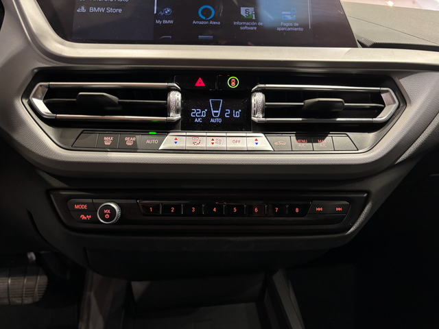 BMW Serie 1 118d color Gris. Año 2024. 110KW(150CV). Diésel. En concesionario Automotor Costa, S.L.U. de Almería