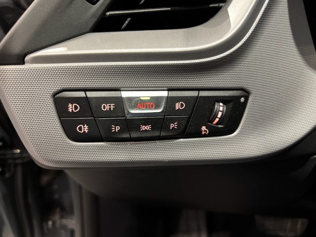 BMW Serie 1 118d color Gris. Año 2024. 110KW(150CV). Diésel. En concesionario Automotor Costa, S.L.U. de Almería