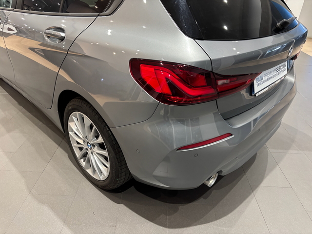 BMW Serie 1 118d color Gris. Año 2024. 110KW(150CV). Diésel. En concesionario Automotor Costa, S.L.U. de Almería