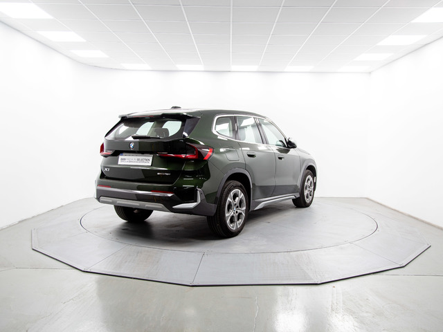 BMW X1 sDrive18i color Verde. Año 2022. 100KW(136CV). Gasolina. En concesionario Móvil Begar Alicante de Alicante