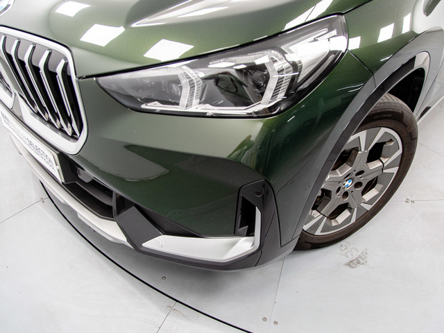 BMW X1 sDrive18i color Verde. Año 2022. 100KW(136CV). Gasolina. En concesionario Móvil Begar Alicante de Alicante
