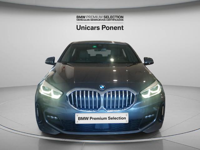 BMW Serie 1 118i color Gris. Año 2021. 103KW(140CV). Gasolina. En concesionario Unicars Ponent de Lleida
