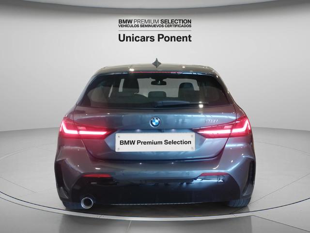 BMW Serie 1 118i color Gris. Año 2021. 103KW(140CV). Gasolina. En concesionario Unicars Ponent de Lleida