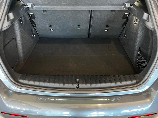 BMW Serie 1 118i color Gris. Año 2021. 103KW(140CV). Gasolina. En concesionario Unicars Ponent de Lleida