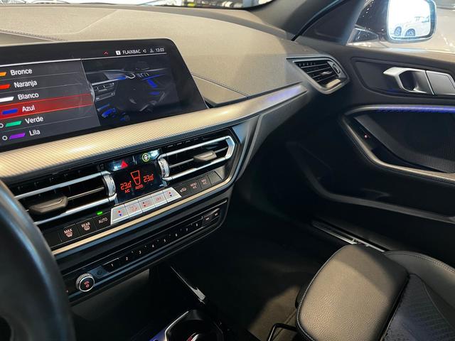 BMW Serie 1 118i color Gris. Año 2021. 103KW(140CV). Gasolina. En concesionario Unicars Ponent de Lleida