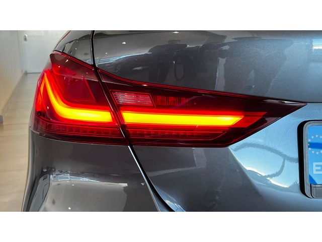 BMW Serie 1 118i color Gris. Año 2021. 103KW(140CV). Gasolina. En concesionario Unicars Ponent de Lleida