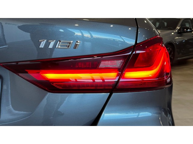 BMW Serie 1 118i color Gris. Año 2021. 103KW(140CV). Gasolina. En concesionario Unicars Ponent de Lleida