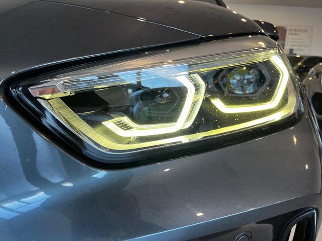 BMW Serie 1 118i color Gris. Año 2021. 103KW(140CV). Gasolina. En concesionario Unicars Ponent de Lleida