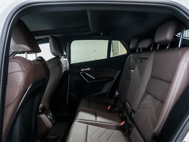 BMW iX2 eDrive20 color Blanco. Año 2024. 150KW(204CV). Eléctrico. En concesionario Oliva Motor Tarragona de Tarragona