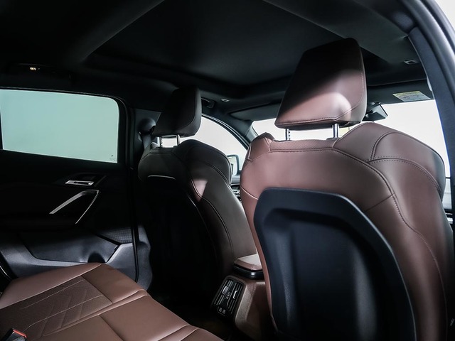 BMW iX2 eDrive20 color Blanco. Año 2024. 150KW(204CV). Eléctrico. En concesionario Oliva Motor Tarragona de Tarragona