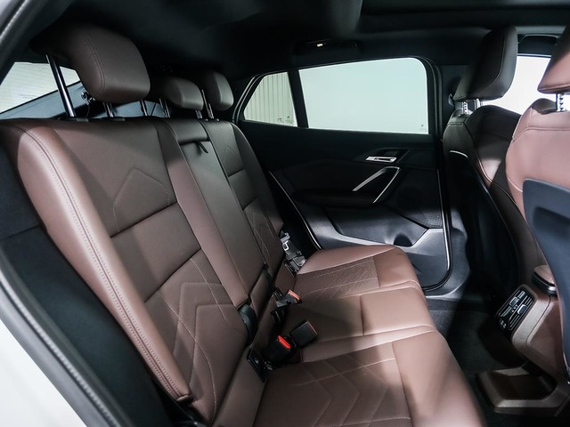 BMW iX2 eDrive20 color Blanco. Año 2024. 150KW(204CV). Eléctrico. En concesionario Oliva Motor Tarragona de Tarragona