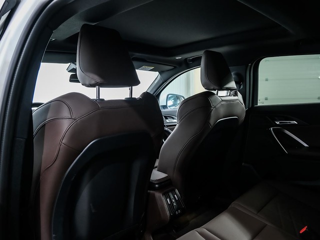 BMW iX2 eDrive20 color Blanco. Año 2024. 150KW(204CV). Eléctrico. En concesionario Oliva Motor Tarragona de Tarragona