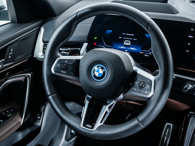 BMW iX2 eDrive20 color Blanco. Año 2024. 150KW(204CV). Eléctrico. En concesionario Oliva Motor Tarragona de Tarragona