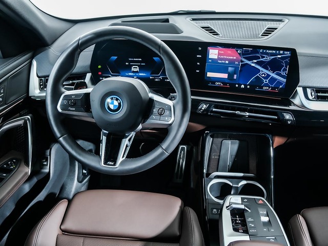 BMW iX2 eDrive20 color Blanco. Año 2024. 150KW(204CV). Eléctrico. En concesionario Oliva Motor Tarragona de Tarragona