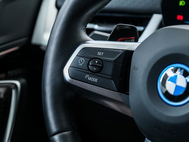 BMW iX2 eDrive20 color Blanco. Año 2024. 150KW(204CV). Eléctrico. En concesionario Oliva Motor Tarragona de Tarragona