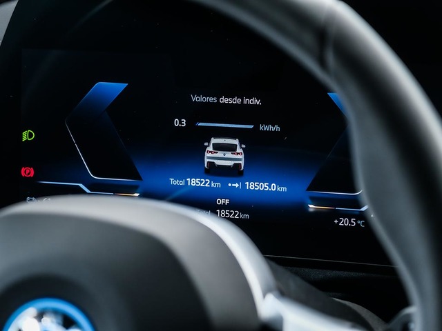 BMW iX2 eDrive20 color Blanco. Año 2024. 150KW(204CV). Eléctrico. En concesionario Oliva Motor Tarragona de Tarragona