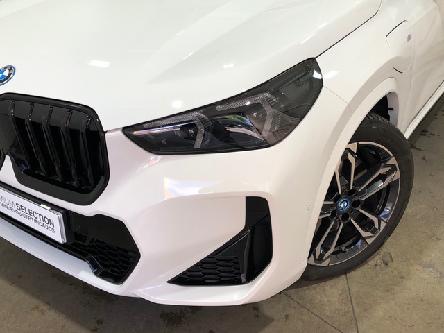 BMW X1 xDrive25e color Blanco. Año 2025. 180KW(245CV). Híbrido Electro/Gasolina. En concesionario Movilnorte El Carralero de Madrid