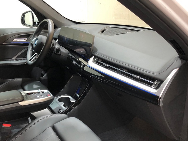 BMW X1 xDrive25e color Blanco. Año 2025. 180KW(245CV). Híbrido Electro/Gasolina. En concesionario Movilnorte El Carralero de Madrid