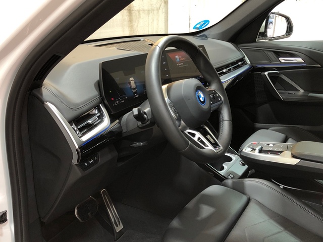 BMW X1 xDrive25e color Blanco. Año 2025. 180KW(245CV). Híbrido Electro/Gasolina. En concesionario Movilnorte El Carralero de Madrid