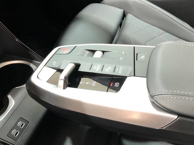 BMW X1 xDrive25e color Blanco. Año 2025. 180KW(245CV). Híbrido Electro/Gasolina. En concesionario Movilnorte El Carralero de Madrid