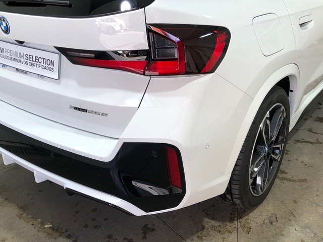 BMW X1 xDrive25e color Blanco. Año 2025. 180KW(245CV). Híbrido Electro/Gasolina. En concesionario Movilnorte El Carralero de Madrid