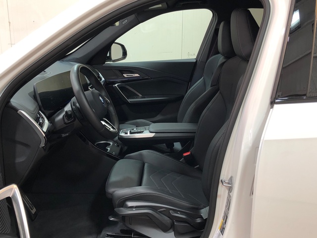 BMW X1 xDrive25e color Blanco. Año 2025. 180KW(245CV). Híbrido Electro/Gasolina. En concesionario Movilnorte El Carralero de Madrid