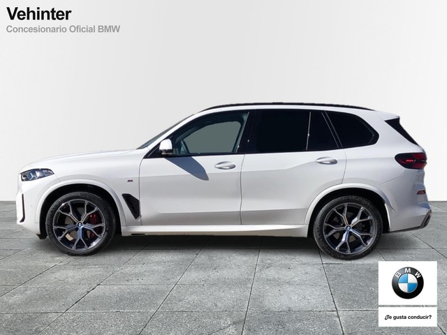 BMW X5 xDrive30d color Blanco. Año 2025. 219KW(298CV). Diésel. En concesionario Vehinter Getafe de Madrid