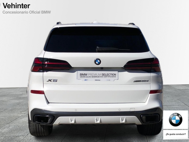 BMW X5 xDrive30d color Blanco. Año 2025. 219KW(298CV). Diésel. En concesionario Vehinter Getafe de Madrid