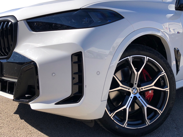 BMW X5 xDrive30d color Blanco. Año 2025. 219KW(298CV). Diésel. En concesionario Vehinter Getafe de Madrid