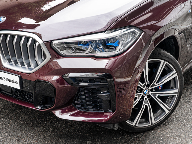 BMW X6 xDrive30d color Violeta. Año 2022. 210KW(286CV). Diésel. En concesionario Caetano Cuzco, Alcalá de Madrid