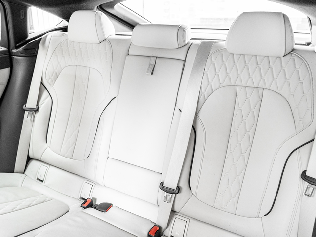 BMW X6 xDrive30d color Violeta. Año 2022. 210KW(286CV). Diésel. En concesionario Caetano Cuzco, Alcalá de Madrid